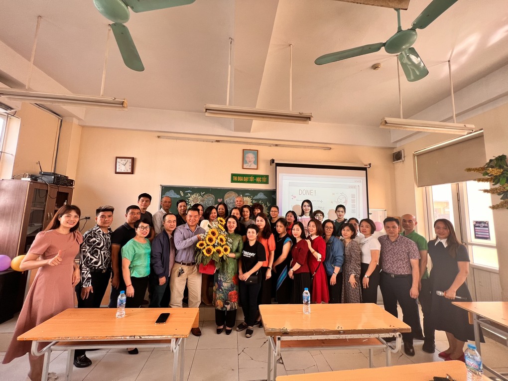 Buổi họp đầu năm khối 8 trường THCS Nguyễn Tri Phương thu hút được đông đảo cha mẹ học sinh tham gia trong một tâm thế vui vẻ