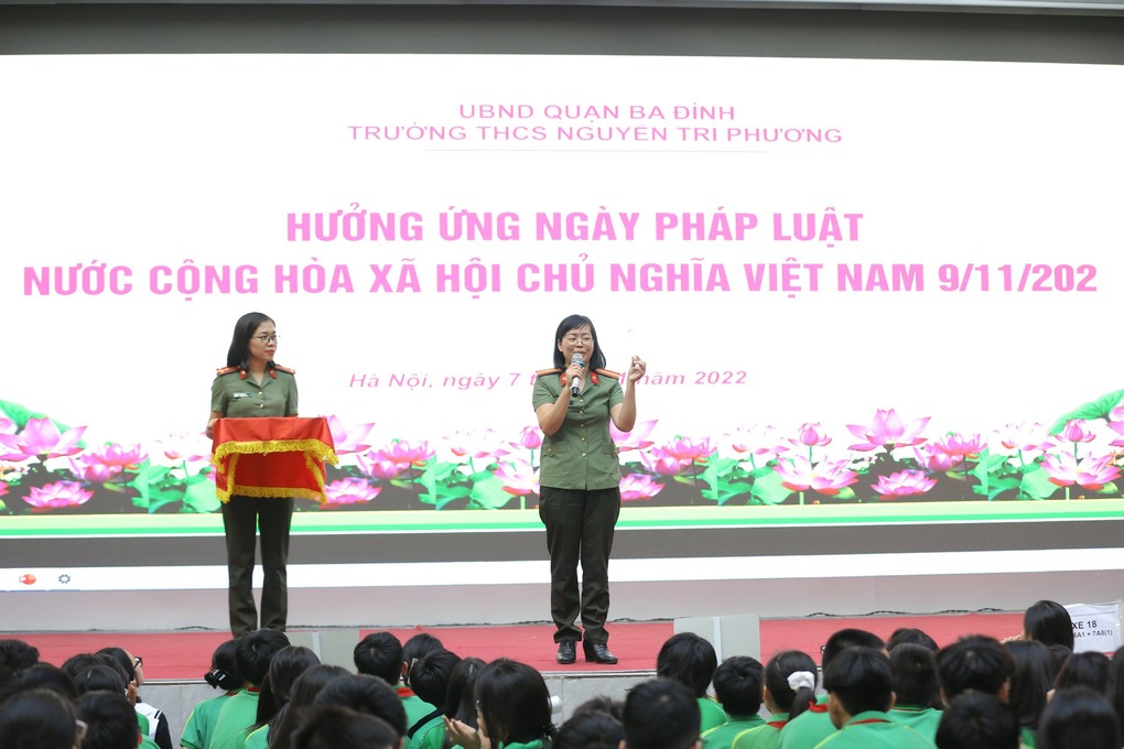 ​Trường THCS Nguyễn Tri Phương tích cực hưởng ứng Ngày Pháp luật nước Cộng hòa xã hội chủ nghĩa Việt Nam (Ngày 9/11 )