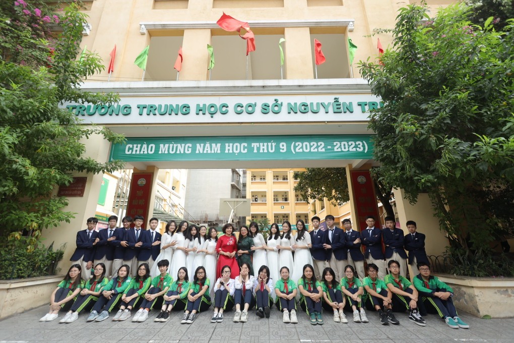 Thành tích của học sinh khối 9 trường THCS Nguyễn Tri Phương trong kì thi Học sinh giỏi các môn Văn hoá và Khoa học khối 9 quận Ba Đình.