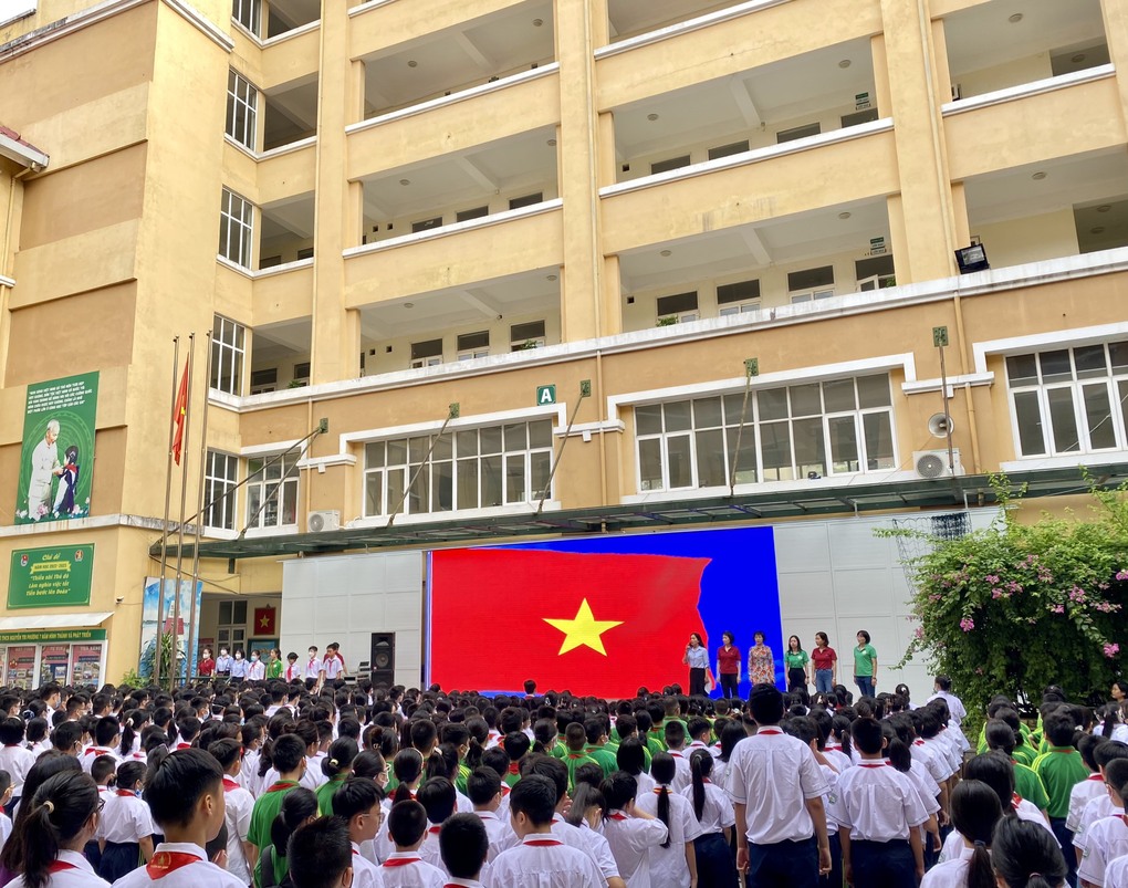 Tiết chào cờ đầu tuần của học sinh trường THCS Nguyễn Tri Phương (quận Ba Đình)