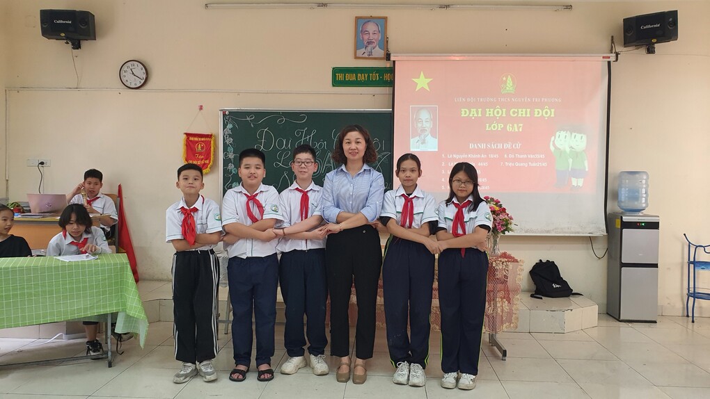 Lớp 6A7 trường THCS Nguyễn Tri Phương- Quận Ba Đình tổ chức thành công Đại hội chi Đội đầu tiên dưới mái trường Xanh năm học 2023-2024