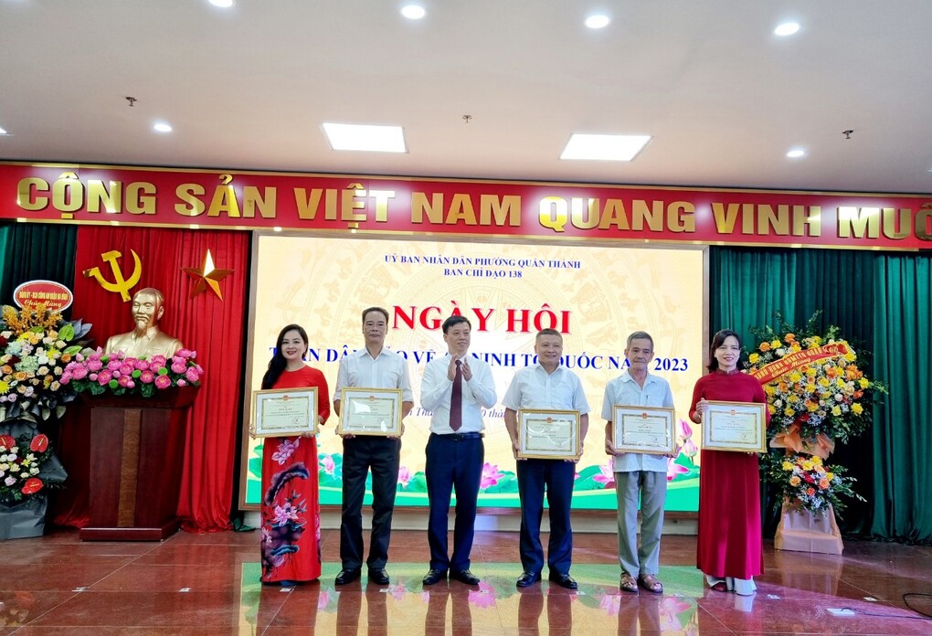 Trường THCS Nguyễn Tri Phương, quận Ba Đình vinh dự được tặng giấy khen có thành tích xuất sắc trong phong trào toàn dân bảo vệ ANTQ năm 2023.