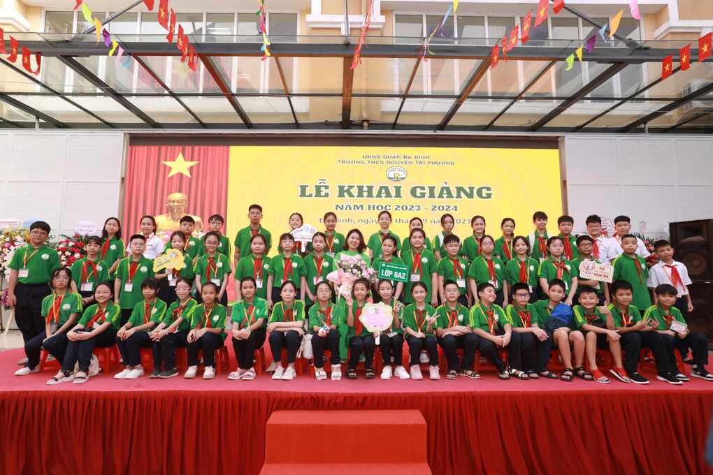 Lễ khai giảng đặc biệt của Rồng vàng 6A2 tại  trường THCS Nguyễn Tri Phương