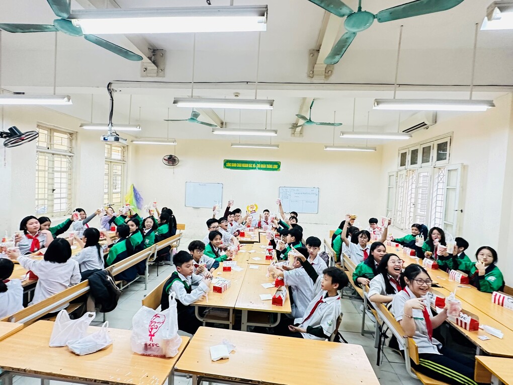 Lễ sơ kết học kì 1 đầu tiên của đàn rồng lớp 6A1 trường THCS Nguyễn Tri Phương (Ba Đình)