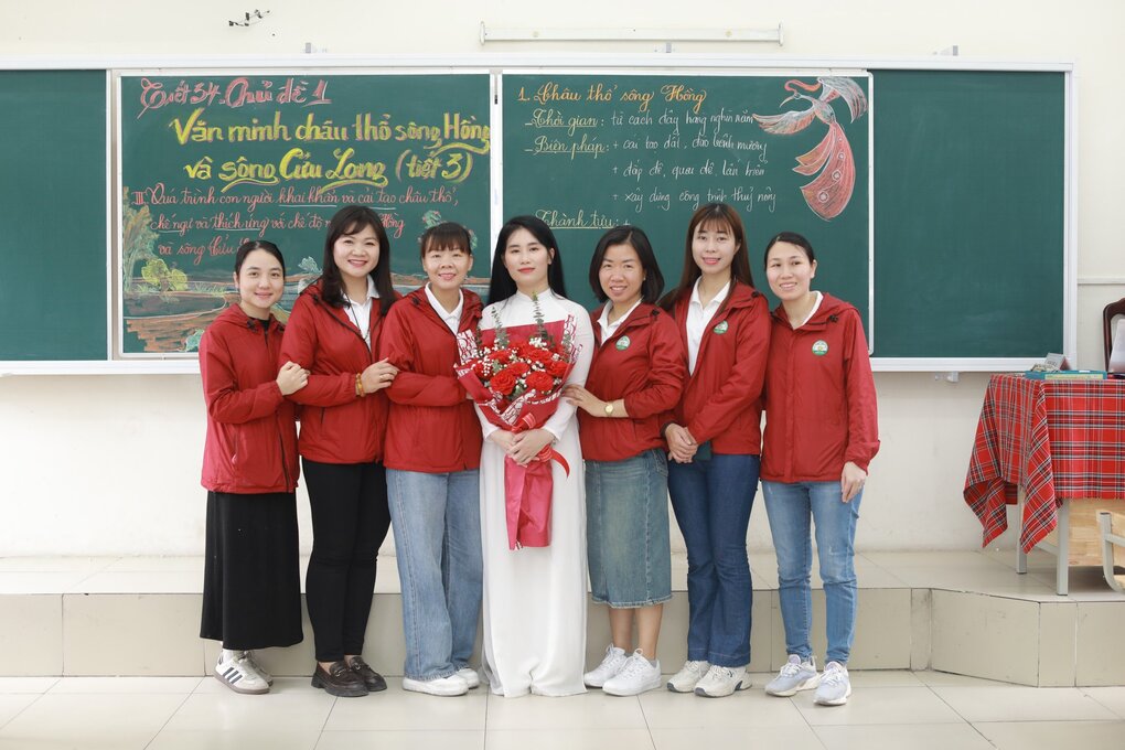 Tiết dạy thi giáo viên giỏi môn địa lí đầy ấn tượng và sáng tạo của cô giáo Nguyễn Thu Hương