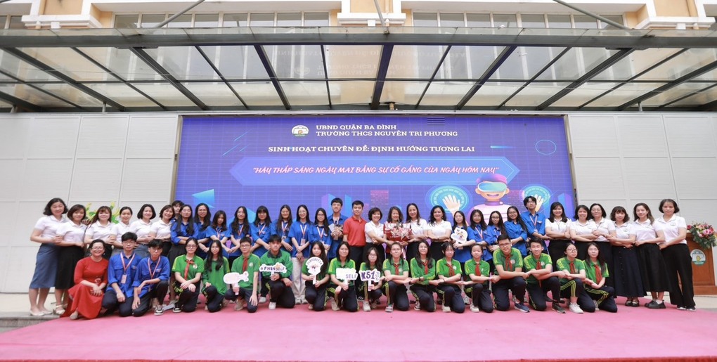 Trường THCS Nguyễn Tri Phương, quận Ba Đình tổ chức ngày hội định hướng tương lai với thông điệp “Hãy thắp sáng ngày mai bằng sự cố gắng của ngày hôm nay”